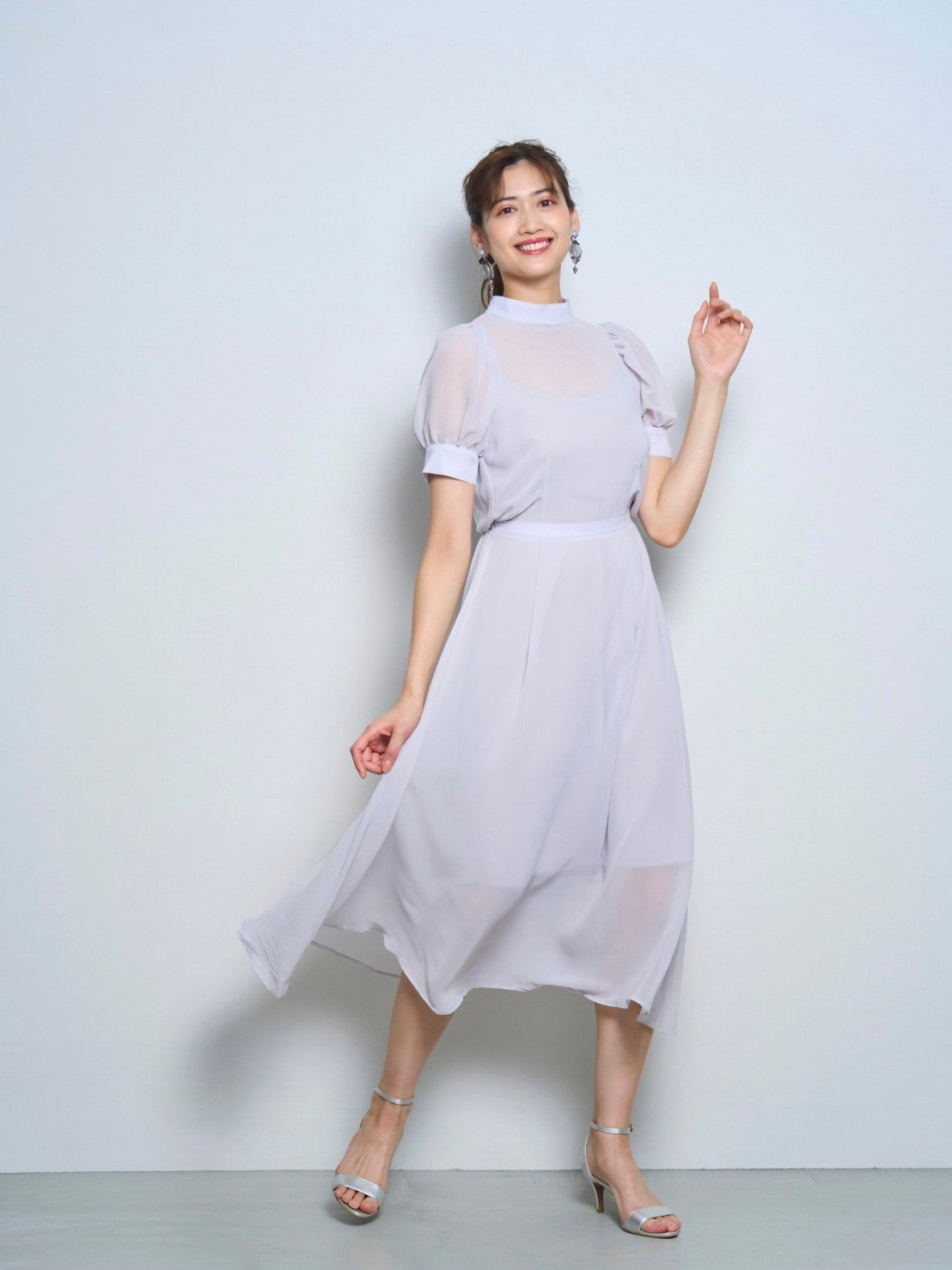 ボウタイ付きシフォンワンピース