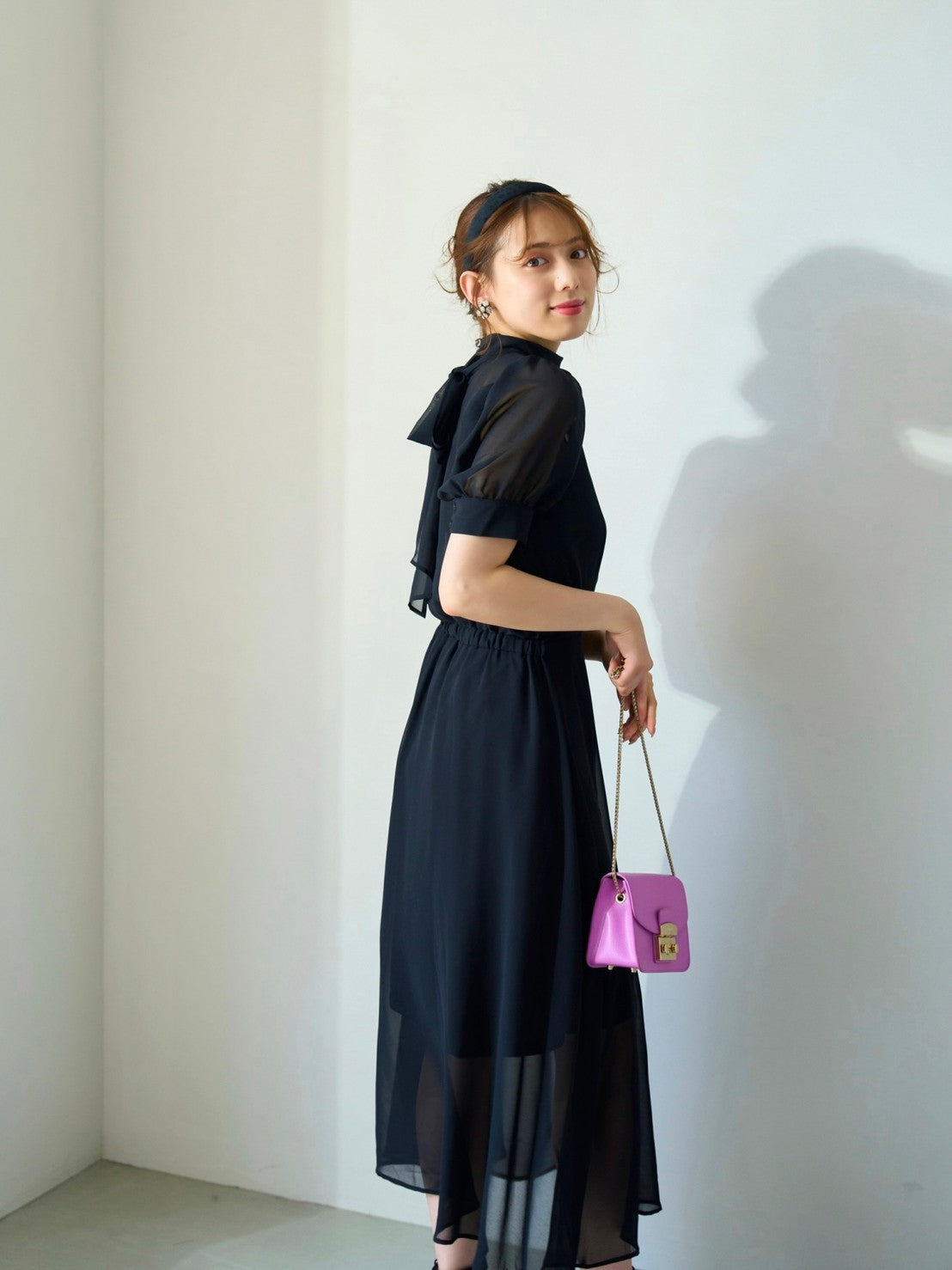 ボウタイ付きシフォンワンピース