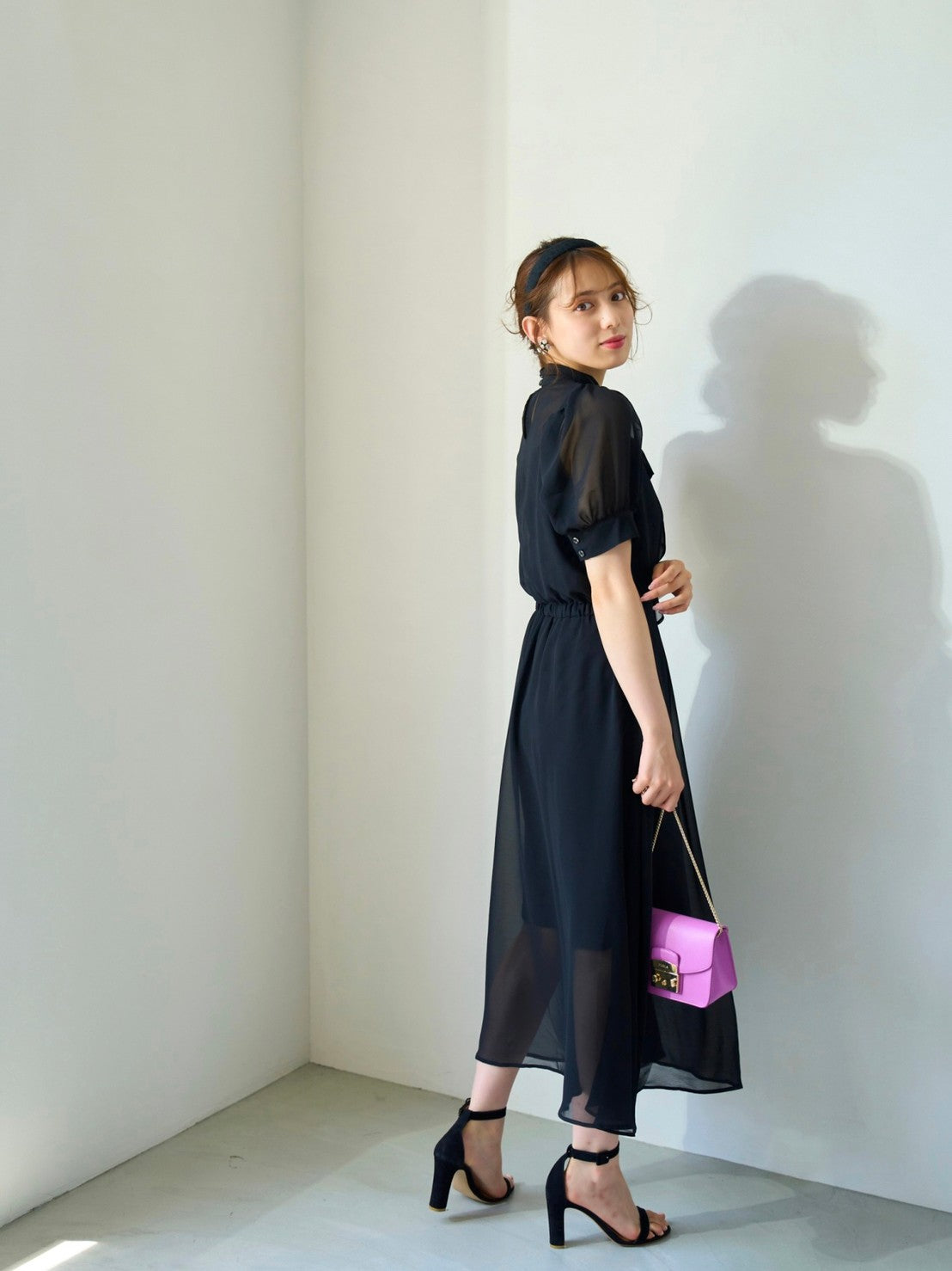 ボウタイ付きシフォンワンピース
