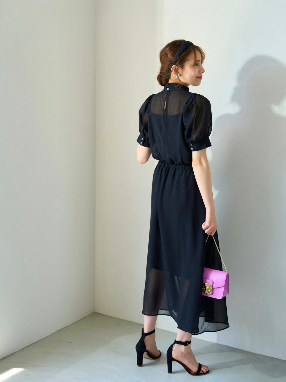 ボウタイ付きシフォンワンピース