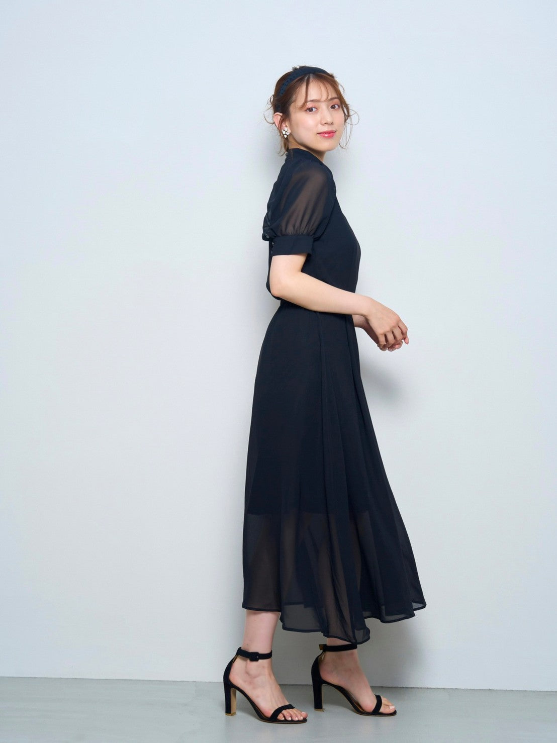 ボウタイ付きシフォンワンピース