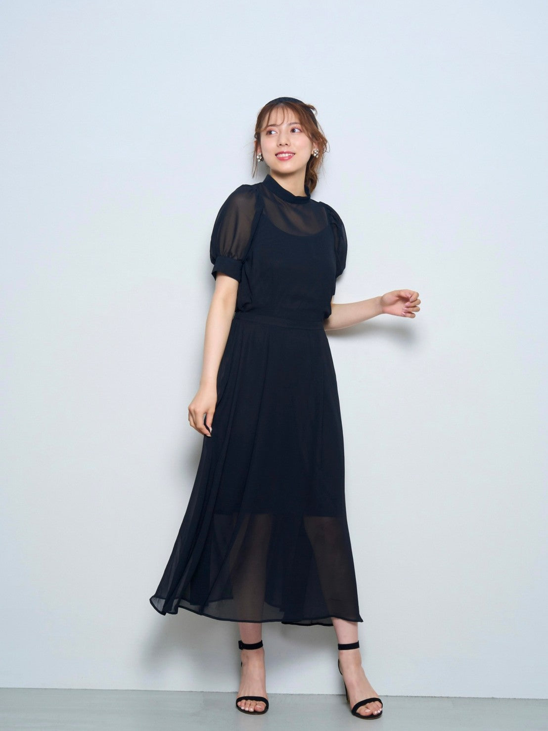 ボウタイ付きシフォンワンピース