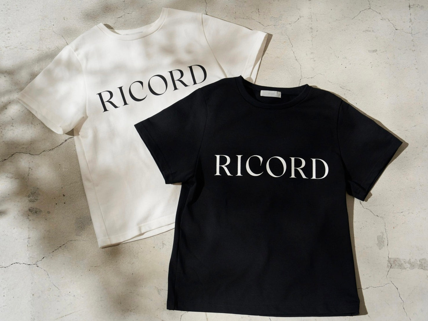 ロゴTシャツ